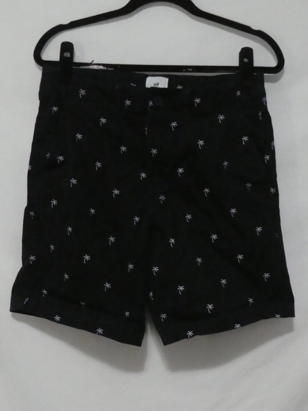 H&M Men's Regular Fit Palm Tree Chino Shorts Black - Size 32